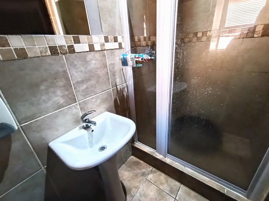 1 Bedroom Property for Sale in Vredenhof Sh Free State
